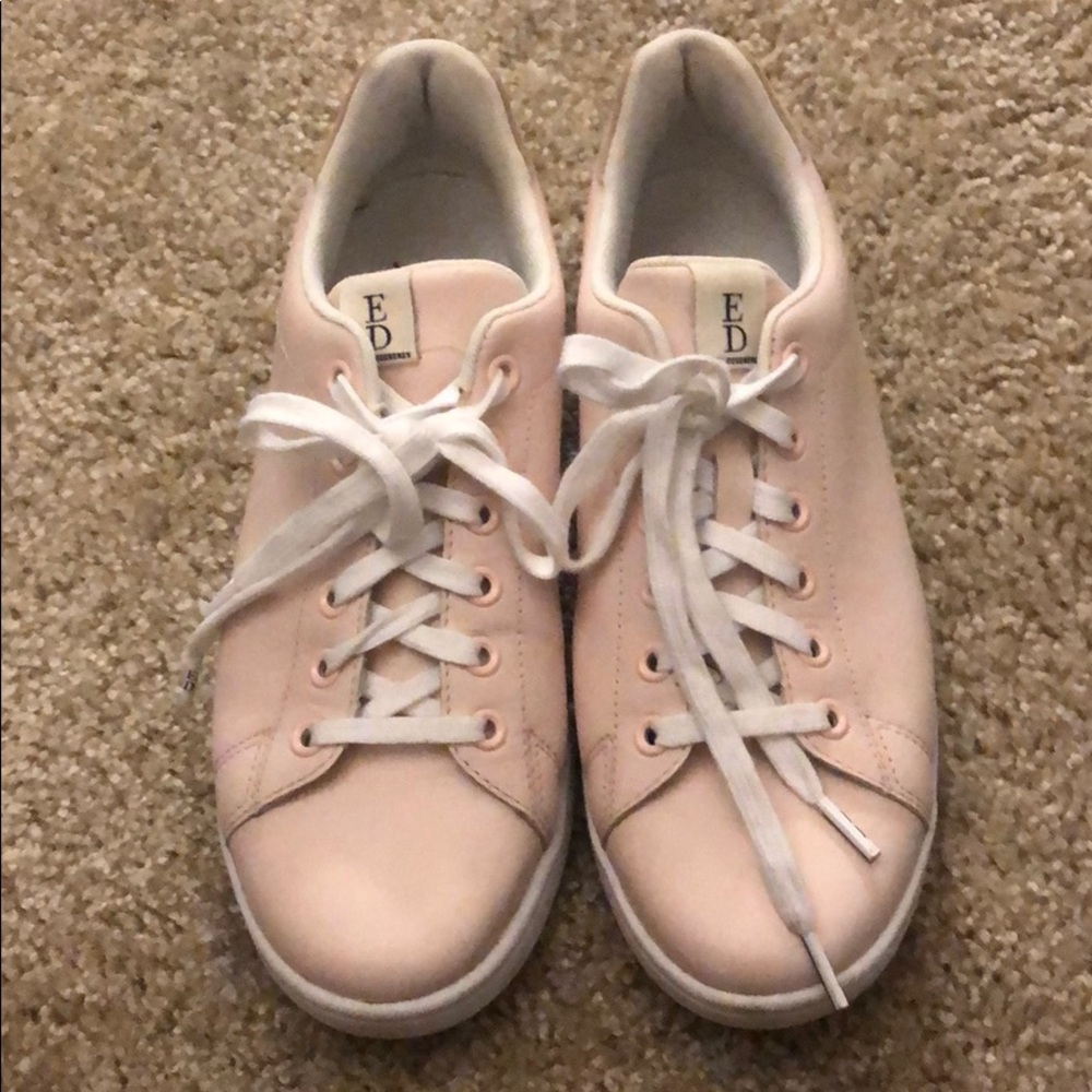 ED Ellen Degeneres Chapalove Sneaker